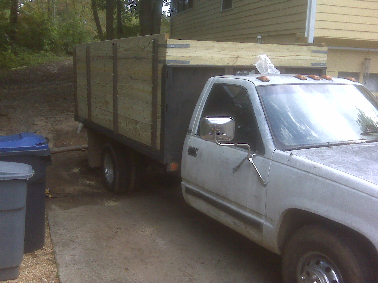 old junk removal truck